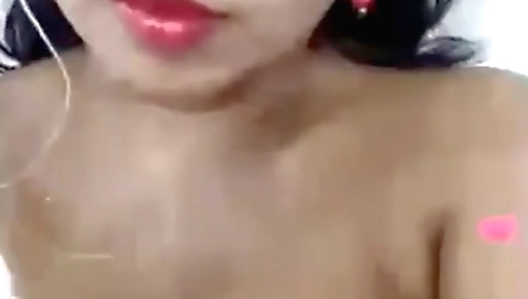 Indian bhabhi gets naked on webcam and masturbates