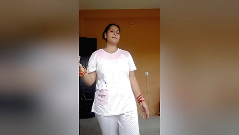 Pretty brunette naked video showing her on the couch