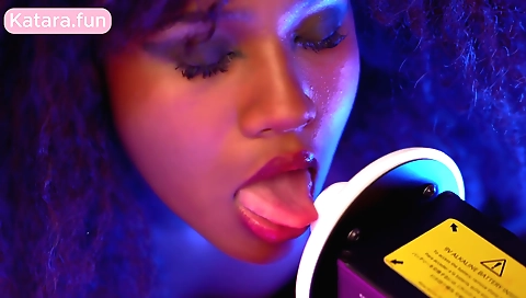 Indian teen girl shows off her sexy body in amateur video