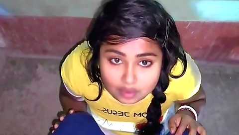 Hot amateur brunette porn movie with a sexy bhabhi