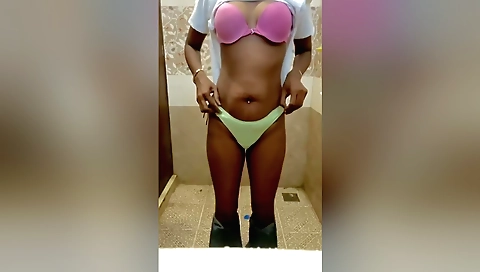 Indian solo female video showing a beautiful naked body