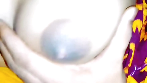 Sexy amateur blonde gets intimate with herself on the bed