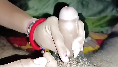 Amateur handjob video with a gorgeous babe with a big booty