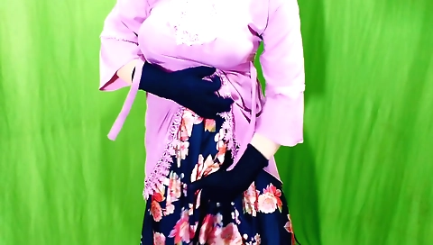 Indian girl plays with her pussy and gets her tight pussy filled