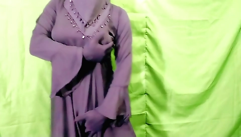 Indian brunette woman with a nice body makes sexy porn video