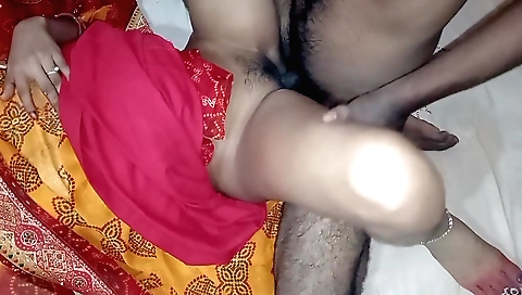 Indian amateur plays with a small dick and gets wet