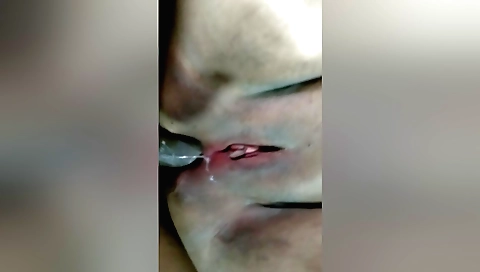 Indian slut fucks her mouth and ass in amateur action