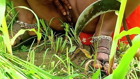 Indian chick is on the beach in her outfit and finger