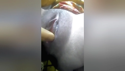 Indian solo girl masturbates in bed with her fingers