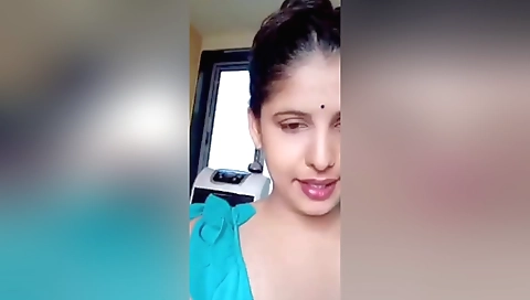 Indian chick shows off her big tits and pussy in solo video