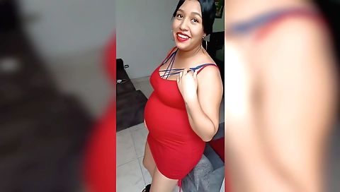 Mature brunette with a fat ass gets fucked in the bed