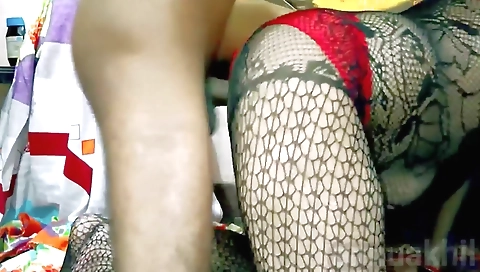 Indian chick gets fucked in her cunt in an amateur porn video