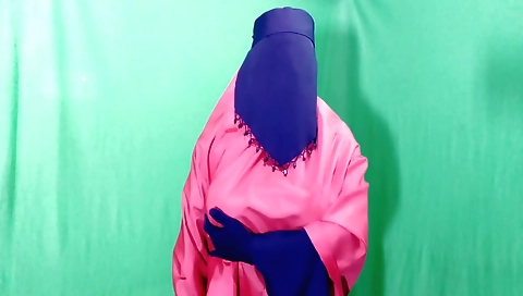 Indian housewife enjoys some sexual pleasure and it as well