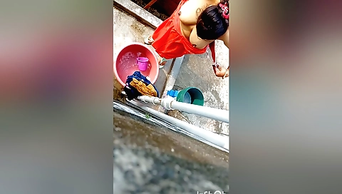 Indian babes amateur video showing a hot and sexy girl