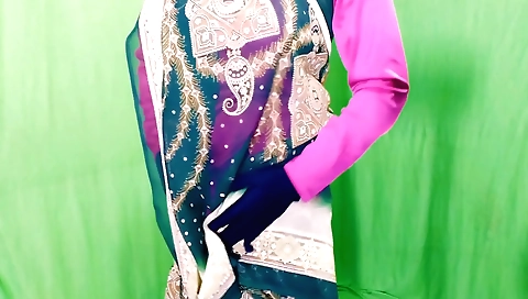 Solo female amateur indian hd video with a gorgeous young lady