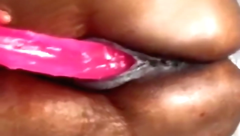 Amateur girl with a round butt fucks herself with a dildo