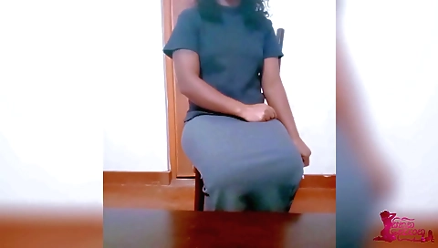 Indian girl is getting fucked by her new boss in the office