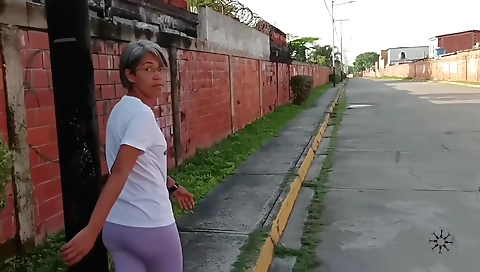 Indian mature babe 18+ gives a blowjob and gets cum