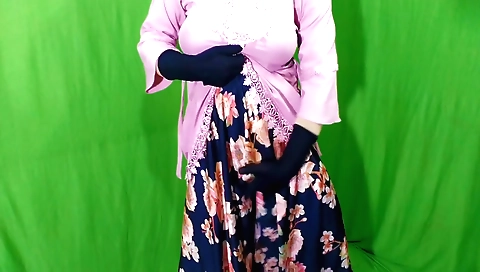 Indian housewife fucked on the couch in homemade vid