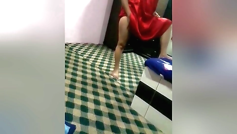 Sexy brunette with a sexy body masturbates on camera