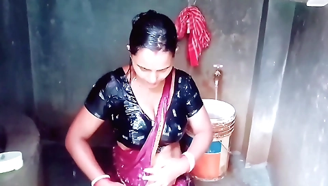 Indian girl with a sexy body gets fucked on the internet