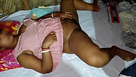 Indian slut gets banged and fucked at the same time