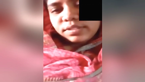 Amateur hairy girl exposing her hairy pussy on cam