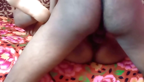 Indian babe with a big booty fingered in homemade video