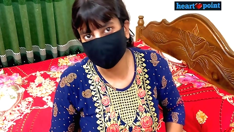 Indian brunette fucked in the home in homemade sex video