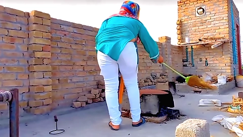 Hot solo video of a gorgeous girl getting humped outdoors