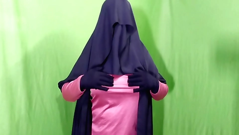 Indian woman is fucking with her grandpa inside the house