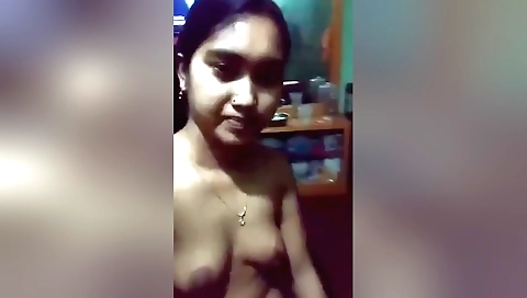 Today Exclusive -desi Bhabhi Shows Her Boobs And Pussy