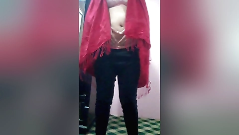 Indian girl gets wet in her solo masturbation video