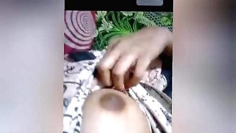 Indian girl is getting penetrated on the floor in the sex video