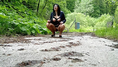 Indian hottie with natural buttocks is having fun outdoors