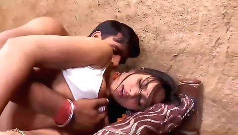 Bhabhi - indian - amateur porn video with hot brunette