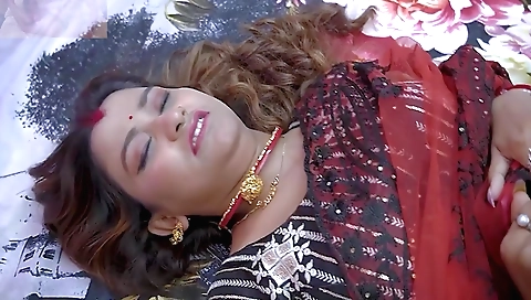 Brunette milf enjoys deep anal sex and good fucking