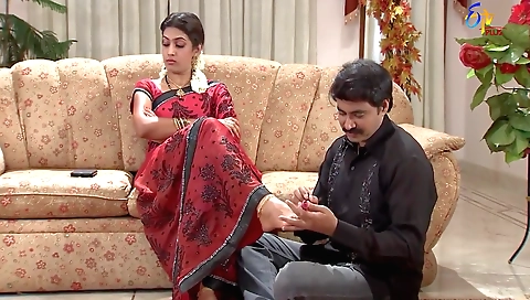 Indian chick in white stockings gets her feet licked