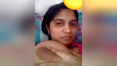 Indian girl in a dress plays with her tits in solo