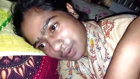 Amateur brunette show a sexy face in her apartment