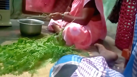 Indian amateur girl pressed her pussy against a big guy