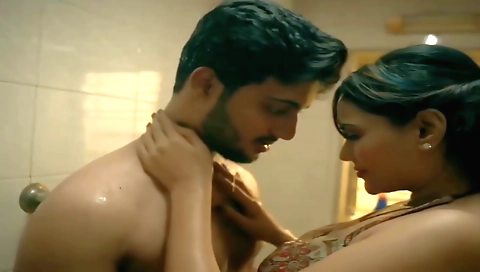 Indian babe has a nice body and a strong natural body