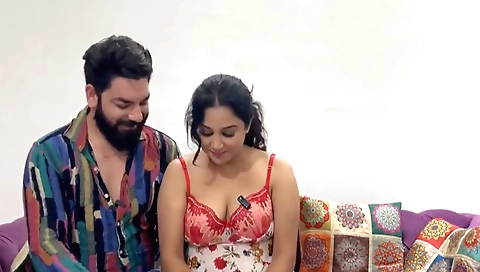 Indian brunette with big tits is getting her pussy fucked