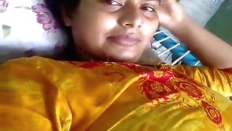 Indian brunette shows off her big boobs on the webcam