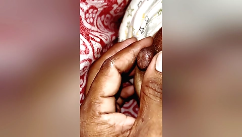 Indian girl sucks her boyfriend's face and then cunts