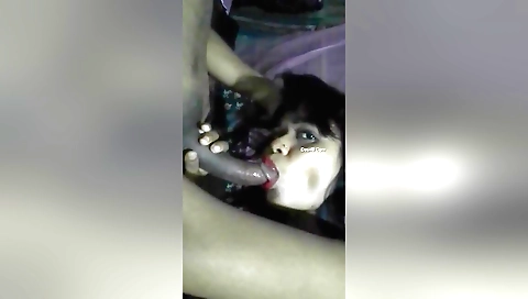 Cute teen babe is showing some sexy moves at the webcam