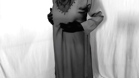 Bhabhi Muslim gorgeous sexy indian babe is having fun