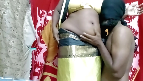 Indian wife navel licking and kissing a painless sex session