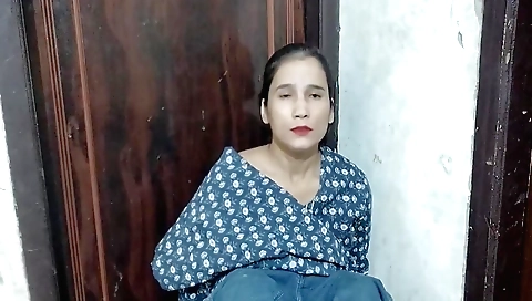 Stepsister makes love to a guy in her stepsister video