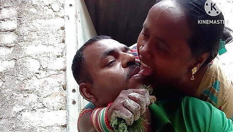 Amateur hairy pussy video with the hairy pussy of a girl